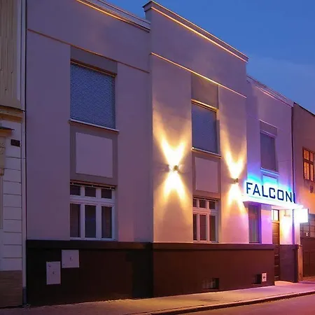 Falconi 3*